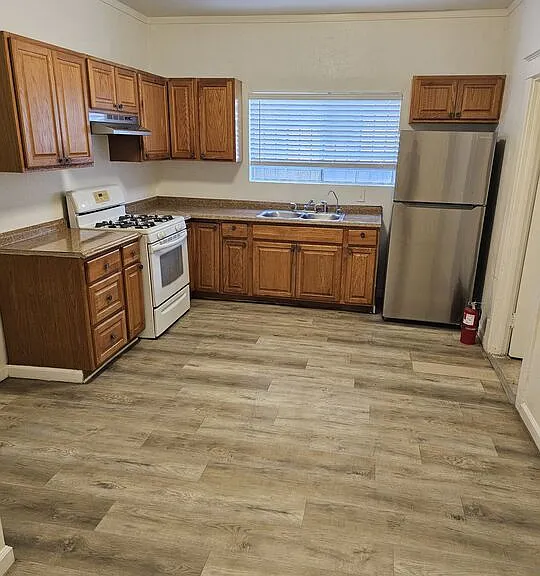 1822 S Oxford Ave — Photo 8