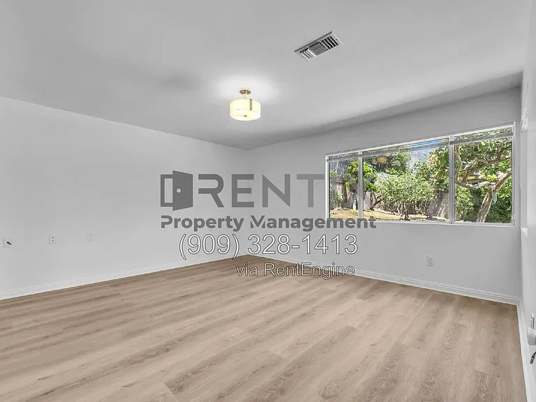 1920 Oakwood Ave — Photo 23