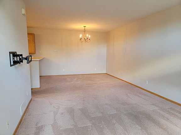 2nd image of 352 Tamarack Trl #107