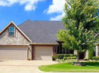1873 N Candleshoe Dr, Fayetteville, AR 72701