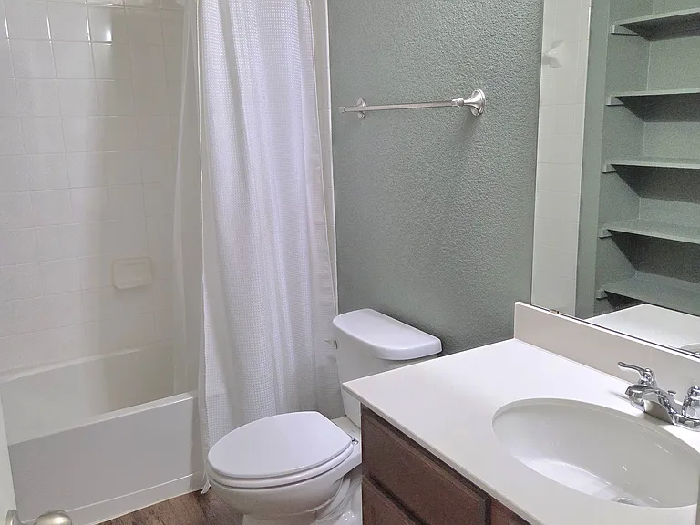 2118 Meadow Park Dr — Photo 17