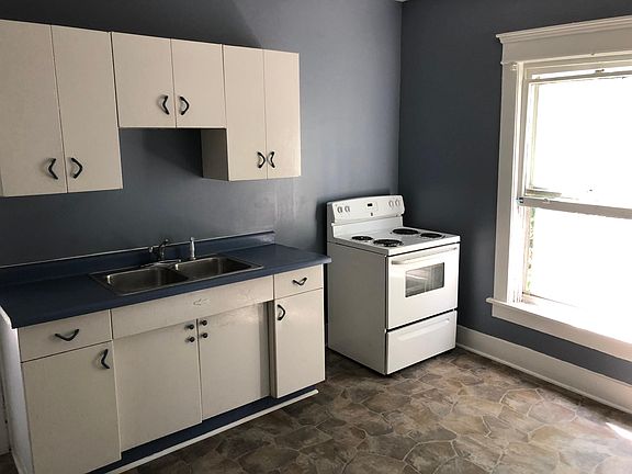 3rd image of 628 N 10th St