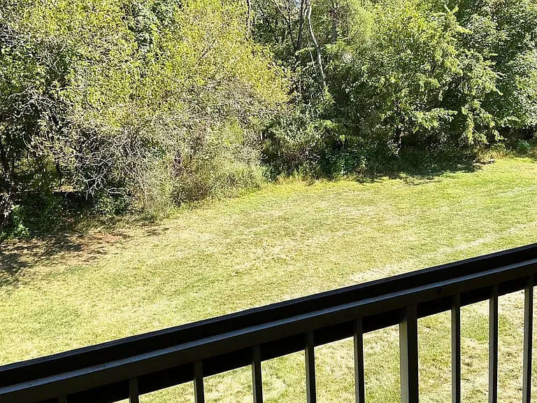 16 Deanna Dr #32 — Photo 4