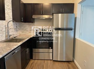 Bright 2-Bedroom with Private Deck & Heat Included, Kalamazoo, MI 49004