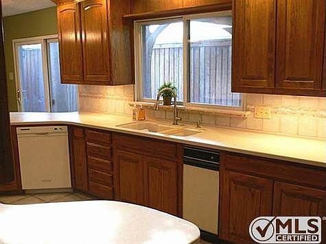 5th image of 2516 Webster Dr