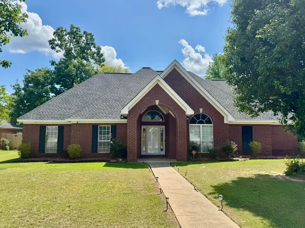 185 Acorn Dr, Columbus, MS 39705