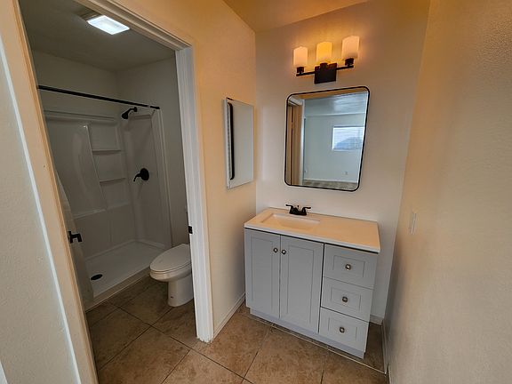 4th image of 450 W Vermont Ave Unit 204