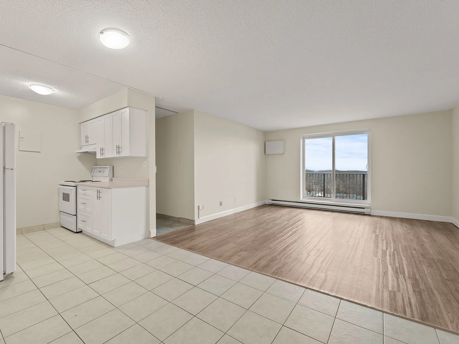 Leamington Towers Apartments — Photo 1