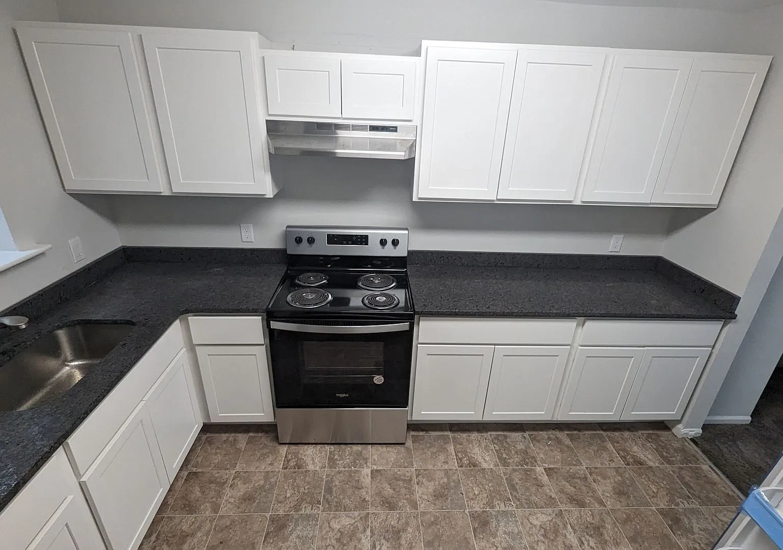 3 Bedroom apartment with multiple floor living! — Photo 2