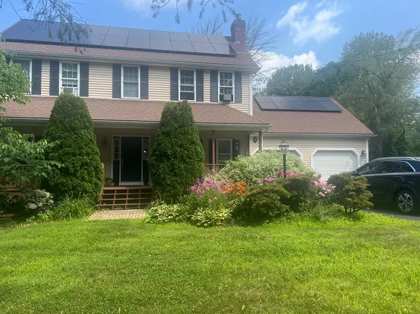 41 Bushnell Rd, Sturbridge, MA 01566