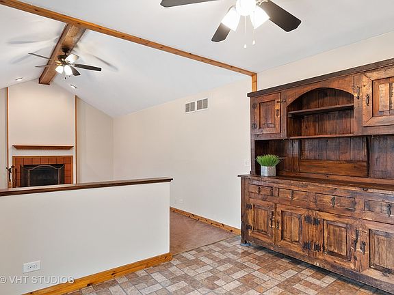 4th image of 2465 Newport Dr