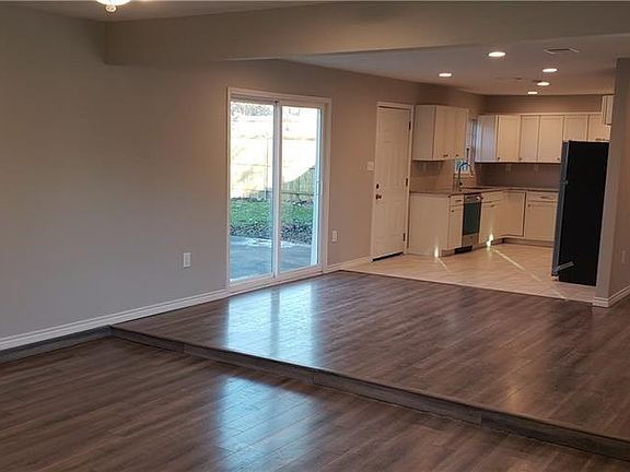 4th image of 2641 Wicker Ave