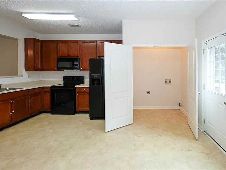 7705 Commerce Ct — Photo 16