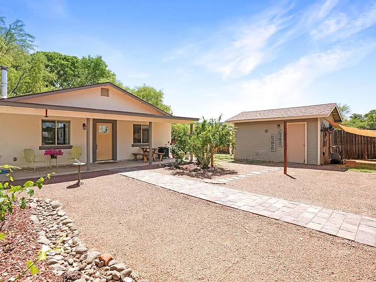 263 E Hollomon St — Photo 3
