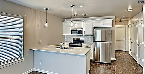 401 Summit Ridge Dr Photo 1
