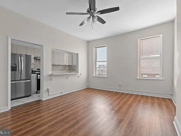 Updated 2BR Top-Floor Apartment | In-Unit Laundry + Free Parking | $1,500 — Photo 2