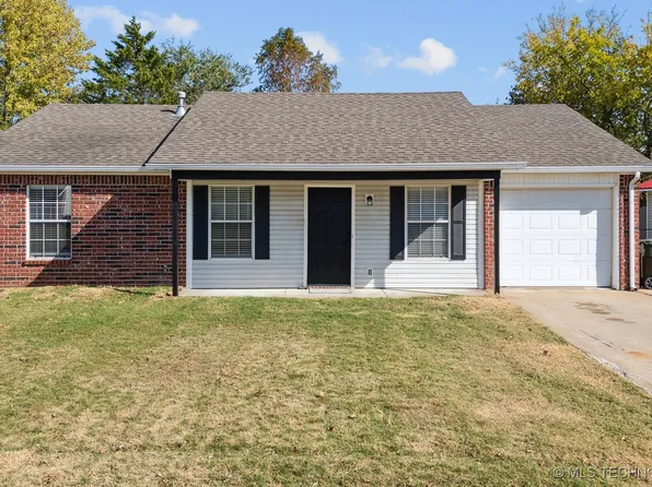 1810 Lexington Rd, Claremore, OK 74017