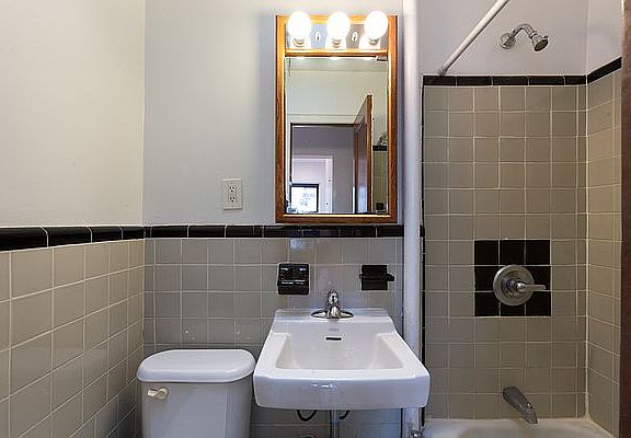 4th image of 940 President St #4B