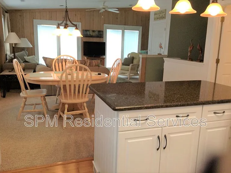 2A E Crane St — Photo 2