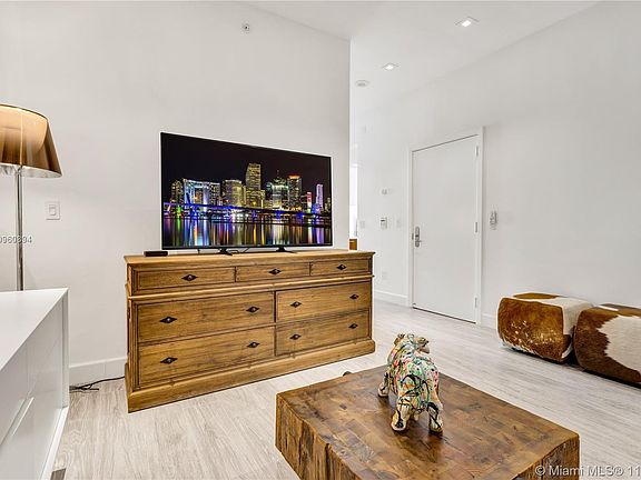 3rd image of 1331 Brickell Bay #611