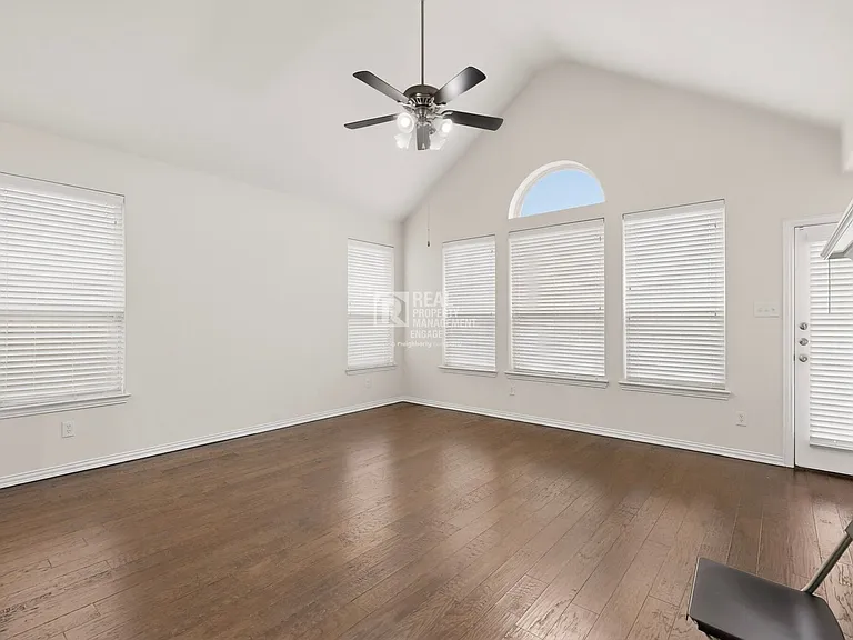 963 Cougar Dr — Photo 11