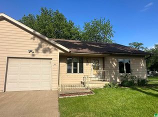 150 S 5th St, Akron, IA 51001