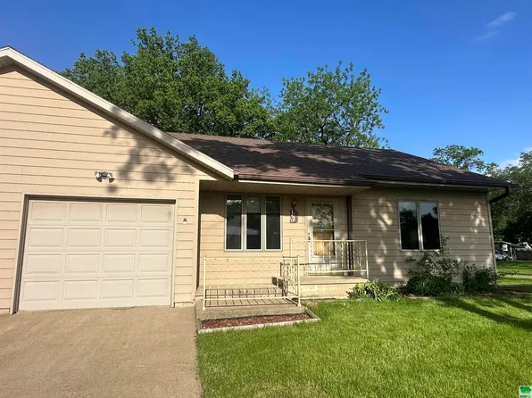 150 S 5th St, Akron, IA 51001
