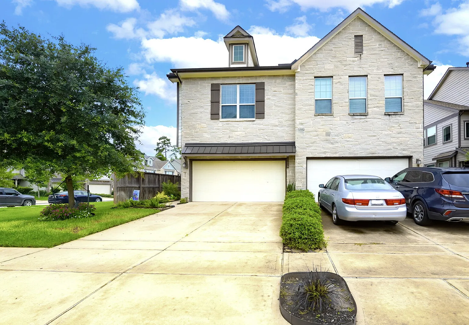 3 bed, 2.5 bath, 1984 sqft, $2,500 — Photo 1