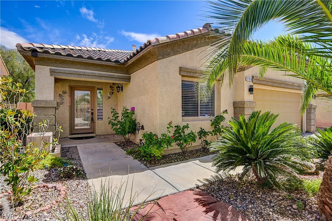 3 bed, 2.0 bath, 1967 sqft, $3,300 — Photo 4