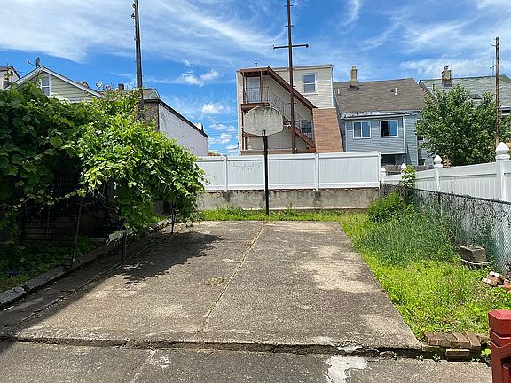 4th image of 15 Delaware Ave