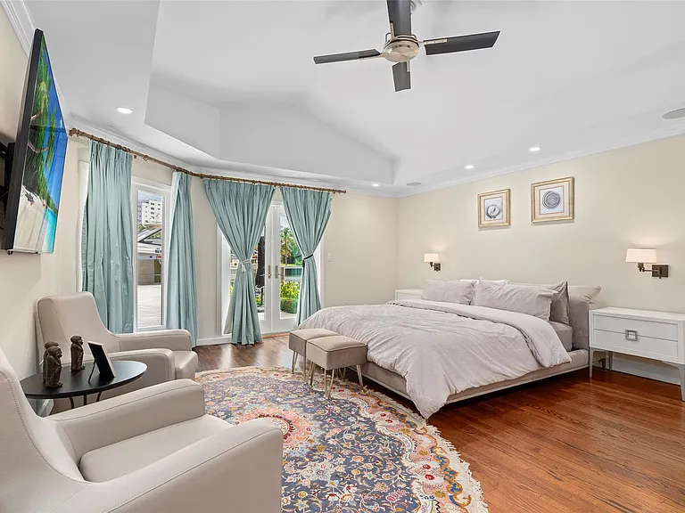 330 Royal Plaza Dr — Photo 16