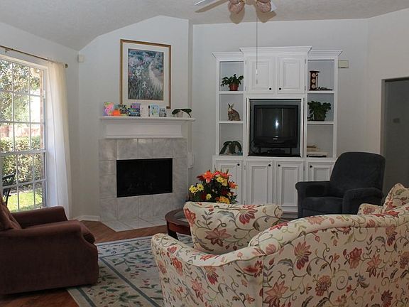 Den w/gas log fireplace, built-in shelving & big windows to let in the sunshine.