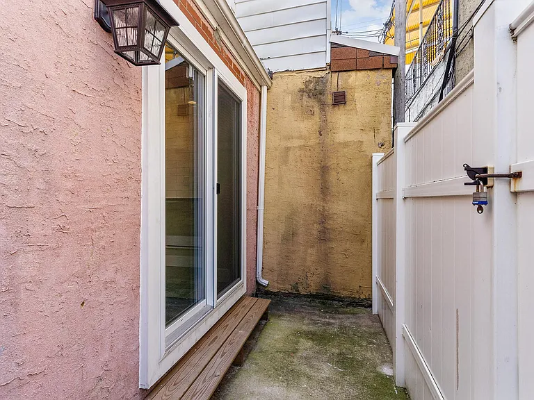 2552 S Sartain St — Photo 43
