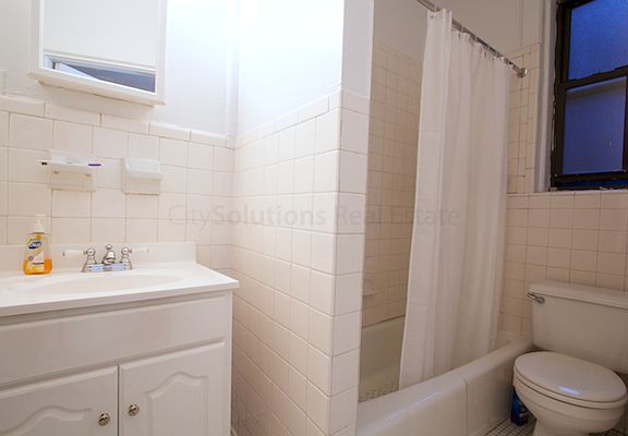 4th image of 140 W 69th St