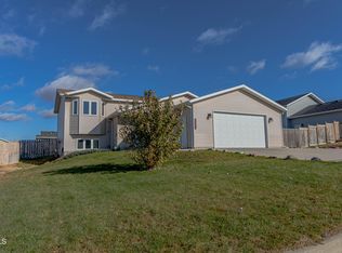 6520 Edgerly Ln, Bismarck, ND 58504