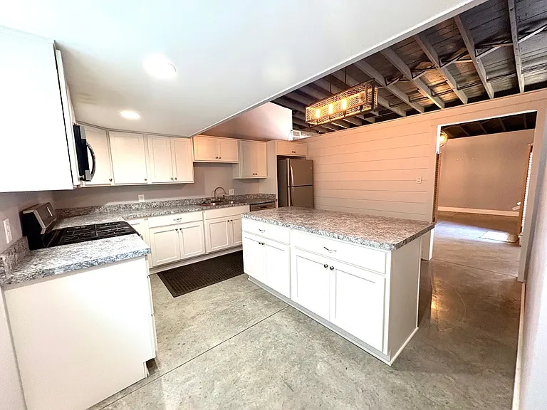 606 Main St #B — Photo 4