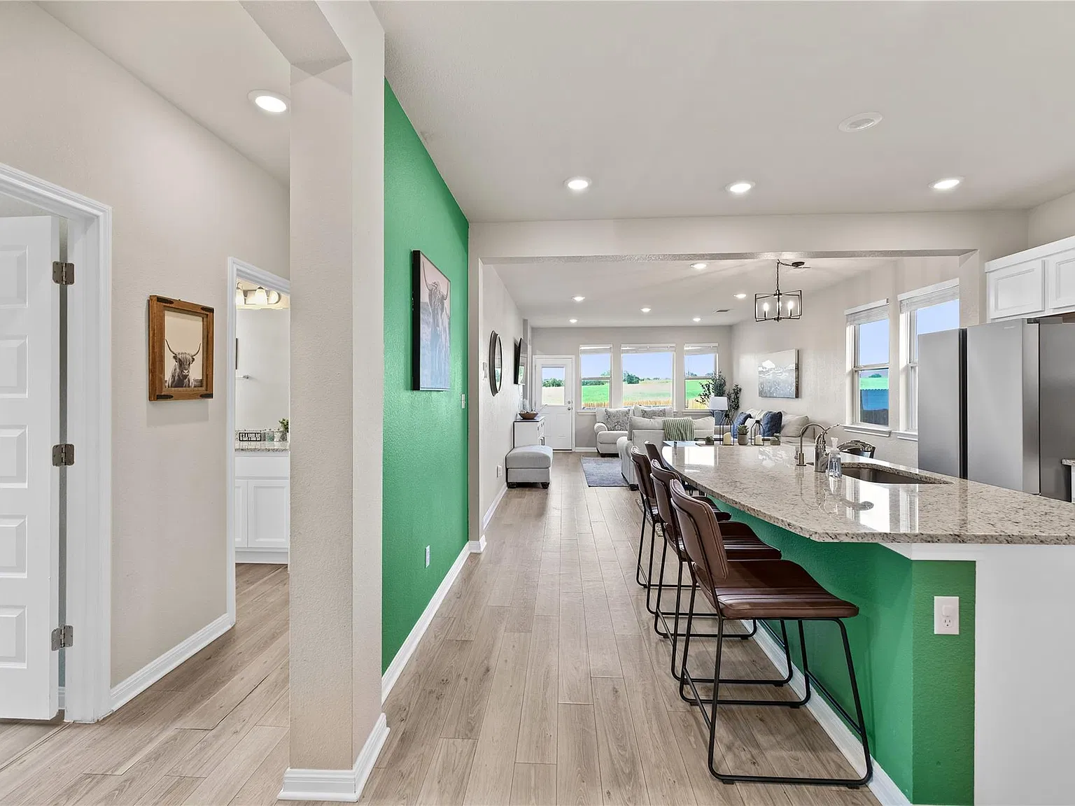 3 bed, 2.0 bath, 1628 sqft, $1,995 — Photo 3