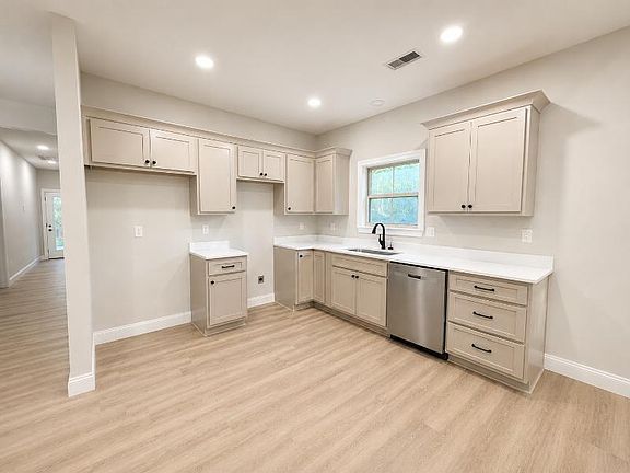 4th image of 505 Lake Dr