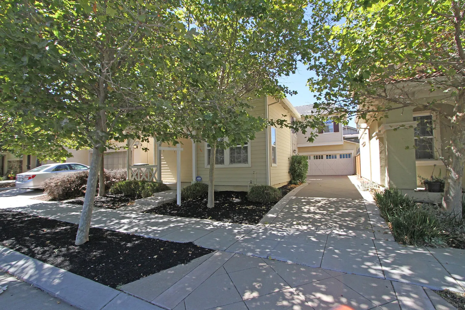 471 W Las Brisas Dr photo 1