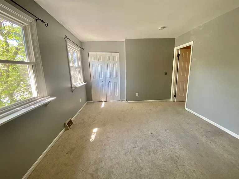 623 E Walnut St — Photo 15