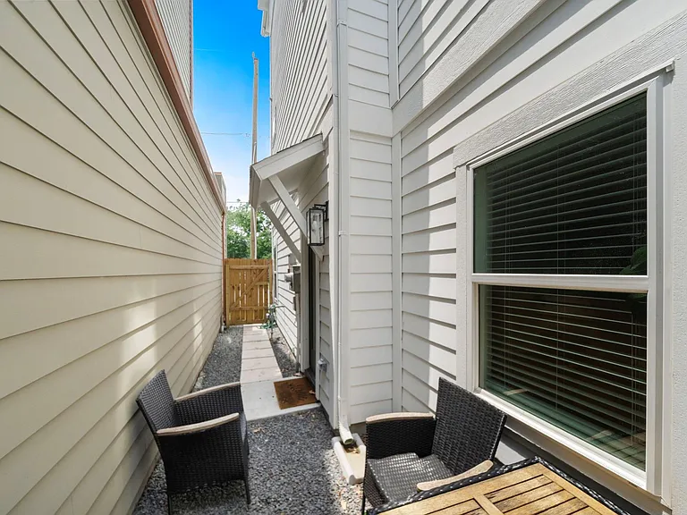 1503 Evelyn St — Photo 20