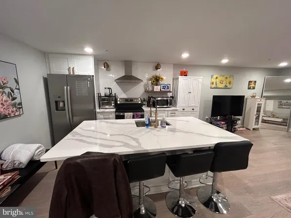 5830 Henry, Philadelphia, PA 19128