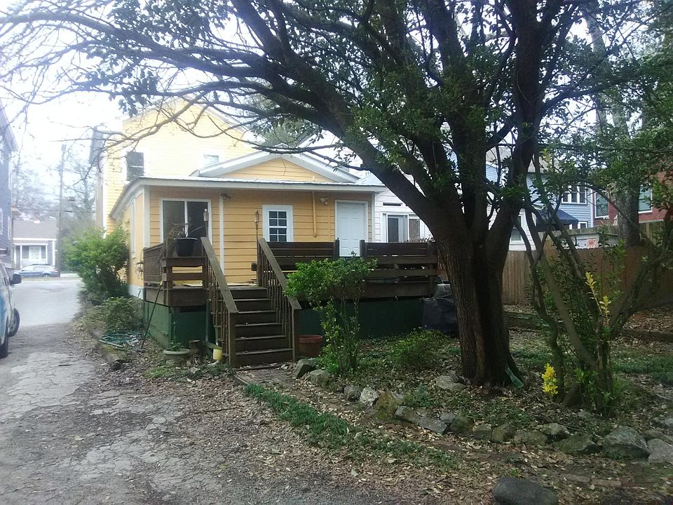 Entrance deck and driveway