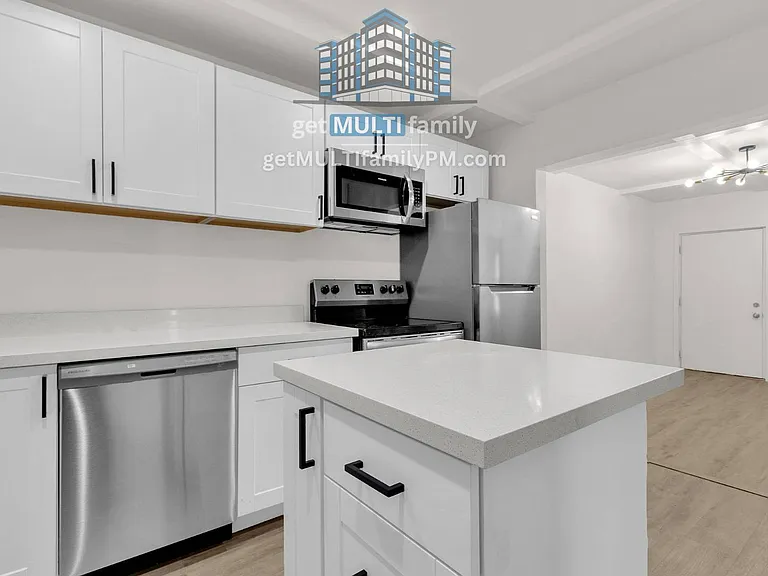 325 N 17th Dr #A — Photo 2
