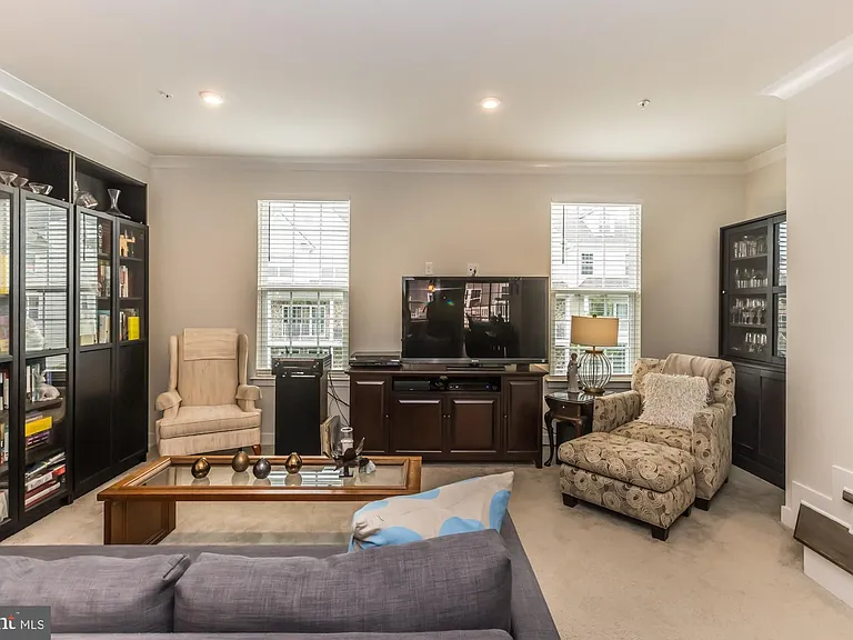 225 S Adams St — Photo 10