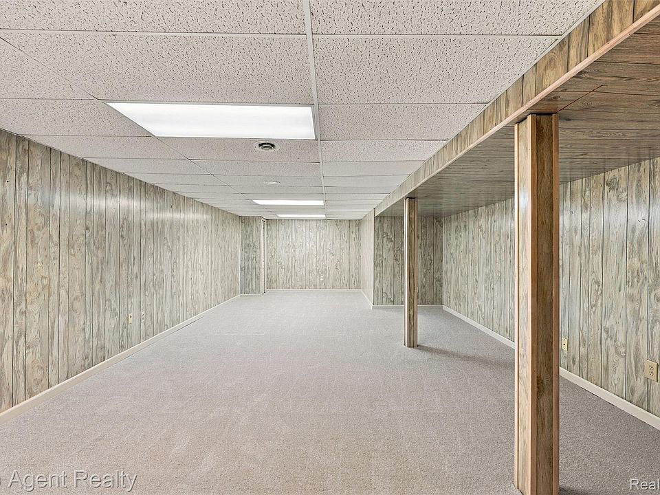 24223 Ramsgate St, photo 20