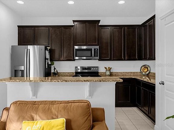 2nd image of 1020 Umbria Ln