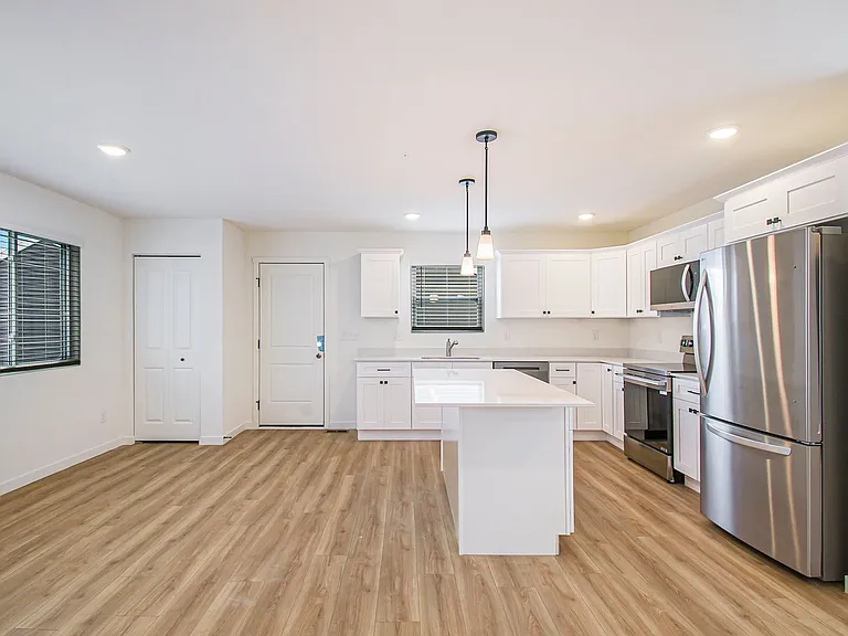 619 W Marion St — Photo 5