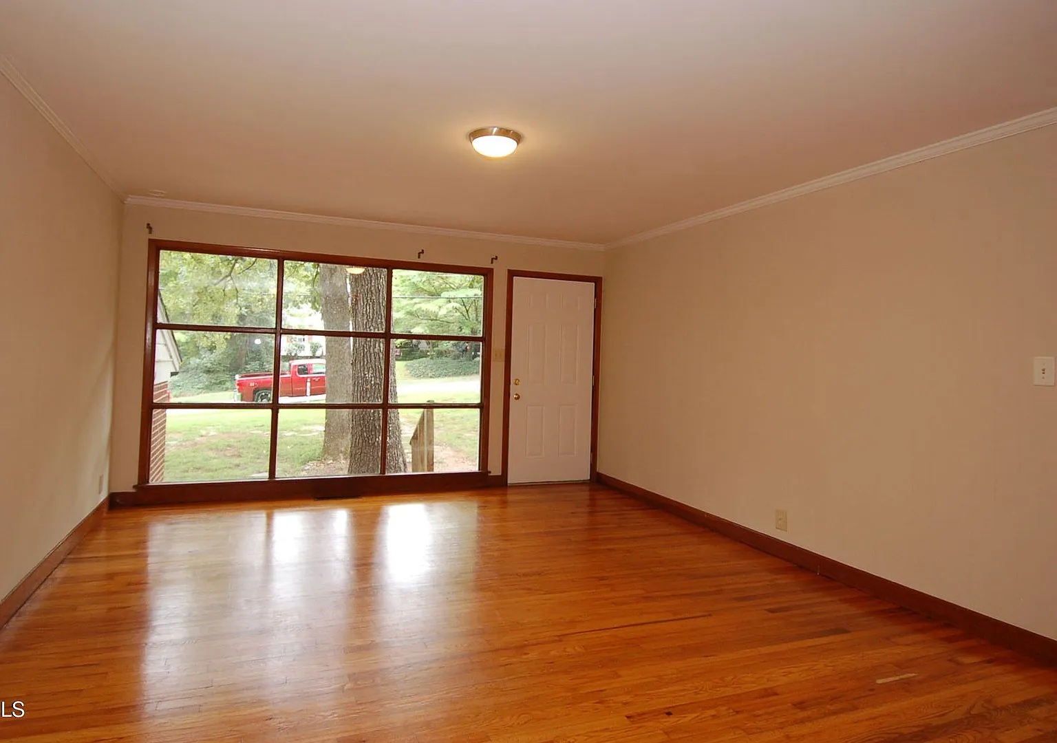 3206 — Photo 2