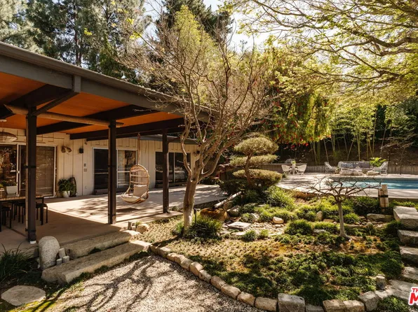 3493 Valley Meadow Rd, Sherman Oaks, CA 91403